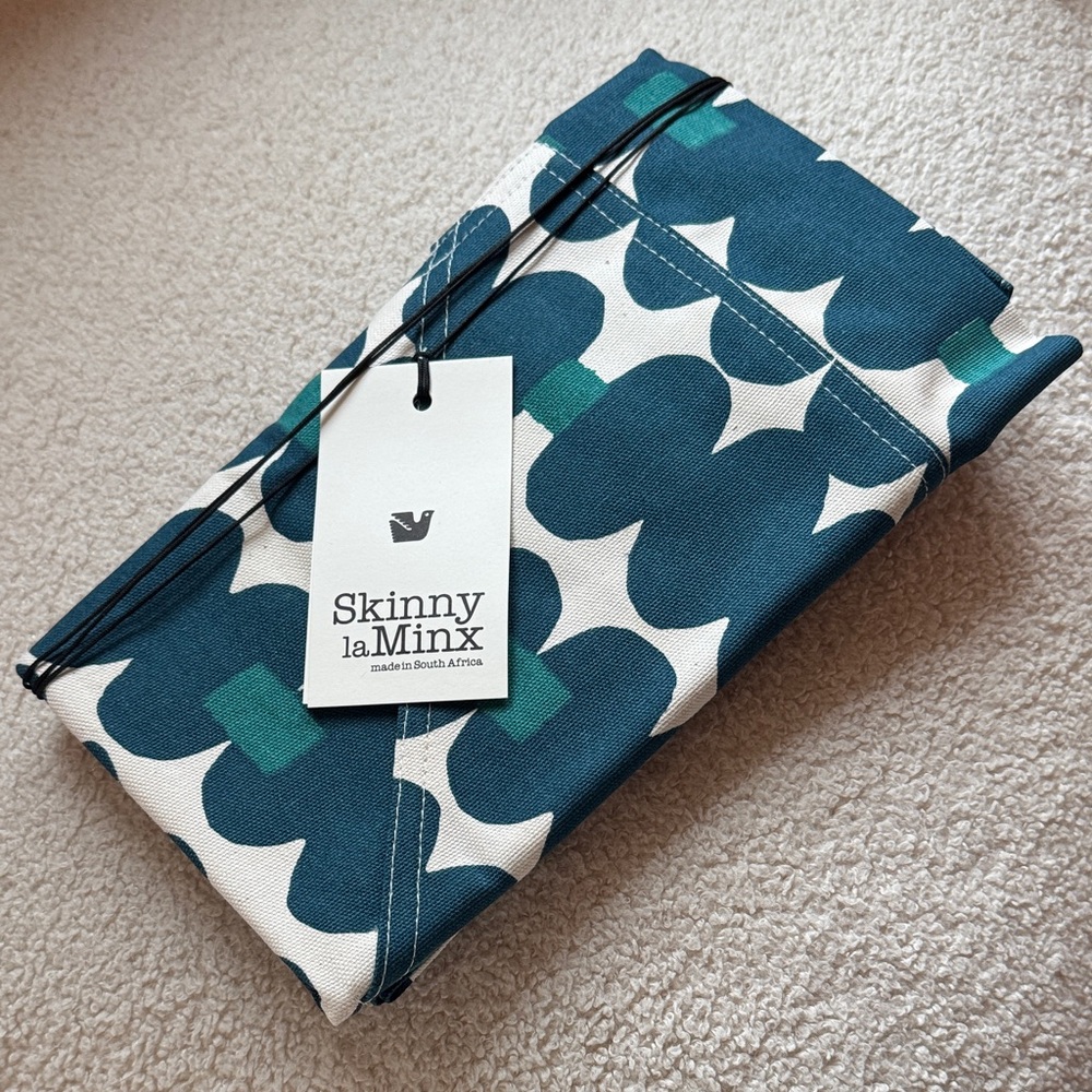Skinny LaMinx Printed Apron - Picture 5 of 7